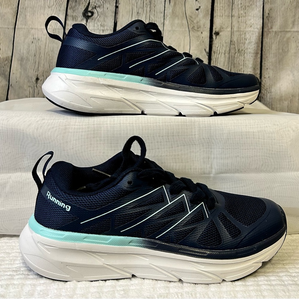 Brand new Women’s STQ Blue and Teal Runnkng Shoes sz 7.5